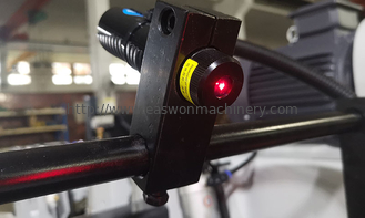 Mesin Gergaji Rip Ganda Otomatis Untuk Memproses Panel Kayu Solid